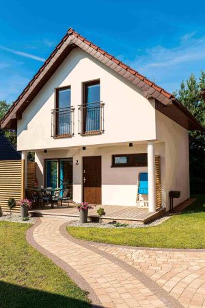 Widok na domek nr 2 z zewnątrz.